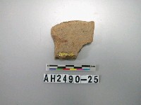 藏品(紅色夾砂素面陶片)的圖片